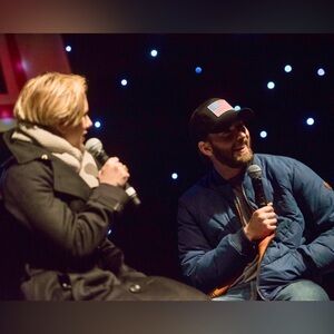 8x10 Scarlett Johansson & Chris Evans 2016 USO Holiday Tour Photo Print